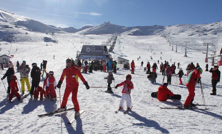 Así luce Sierra Nevada tras la primera gran nevada de la temporada en la víspera de Reyes