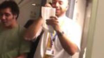 La hilarante versión 'Despacito' de un azafato para vender boletos a los pasajeros