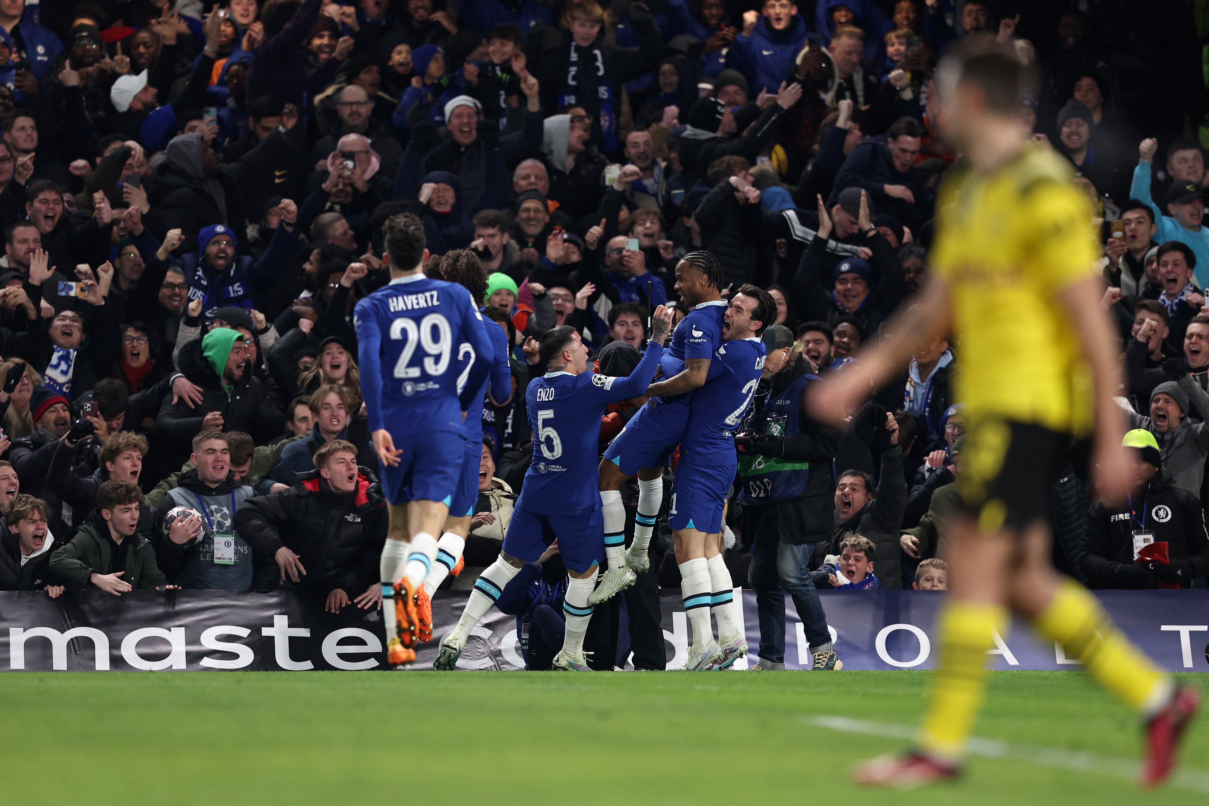 Los jugadores del Chelsea celebran el gol que selló la remontada ante el Dortmund.