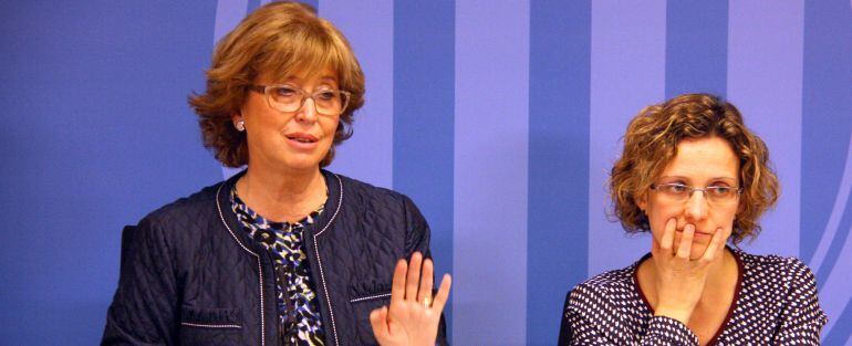 Meritxell Ruíz, a la dreta, acompanyada d'Irene Rigua, fins ara consellera d'Ensenyament. 