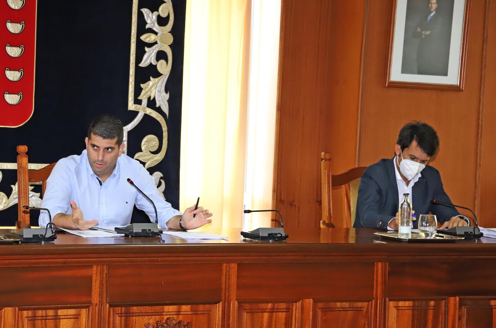 Perdomo: “Es un documento ajustado al momento de incertidumbre que vivimos, en el que destacan el incremento en la partida de conservación y mantenimiento de la obra de Manrique y el millón de euros que destinamos a cultura”.