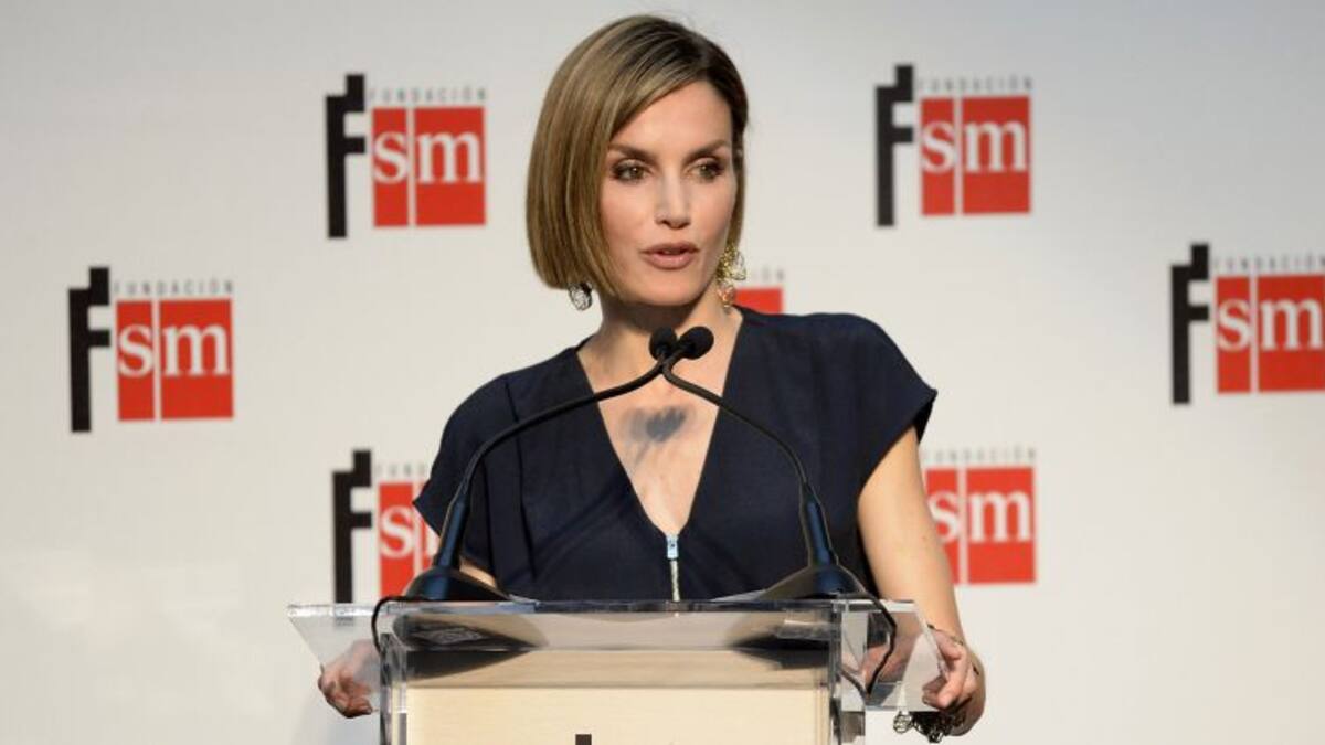 La reina Leticia estrena 'look'