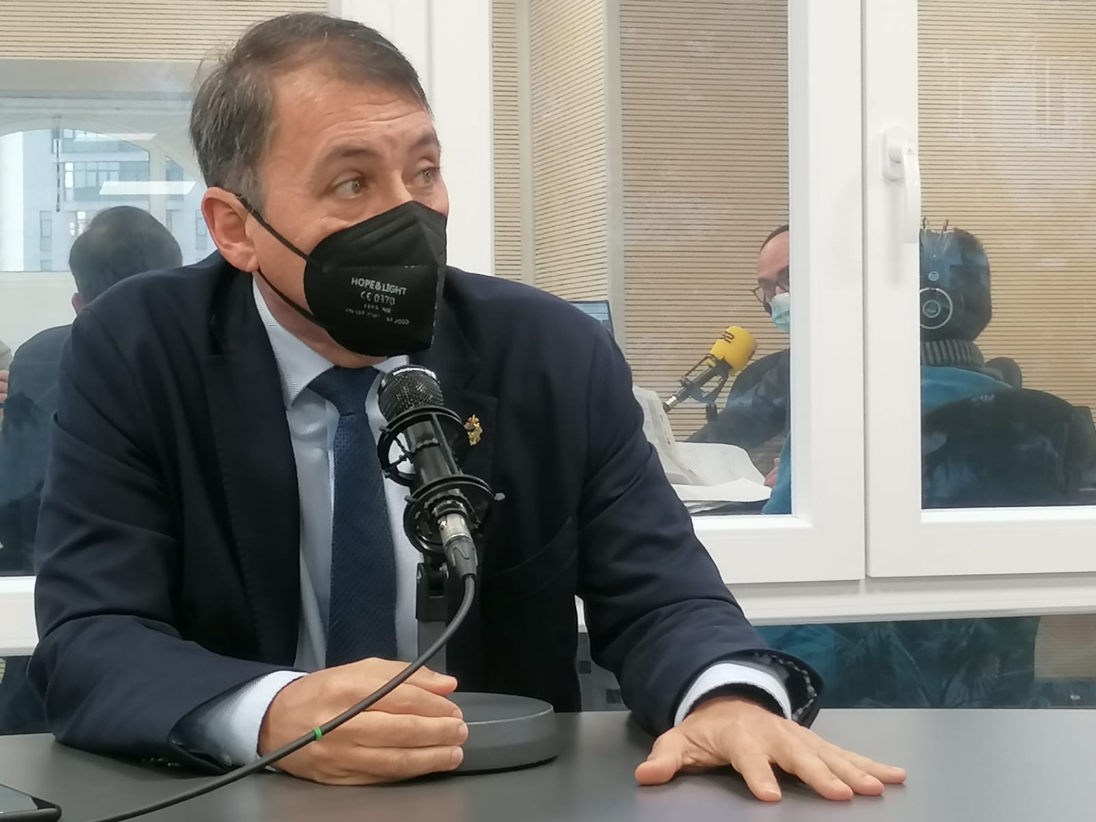 José Manuel Bermúdez (CC), alcalde de Santa Cruz de Tenerife, durante una entrevista en los estudios de Radio Club Tenerife donde ha anunciado que retirará el conocido como "monumento a Franco" tras la aprobación del Catálogo de símbolos, calles, monumentos y menciones franquistas que elabora el Gobierno de Canarias y la confirmación del Cabildo de Tenerife