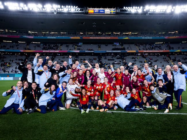 AUCKLAND (NUEVA ZELANDA), 15/08/2023.- La selección española de fútbol femenino celebra tras imponerse a Suecia en la semifinal del Mundial femenino de fútbol este martes en Auckland (Nueva Zelanda). EFE/Pablo García/RFEF SOLO USO EDITORIAL/SOLO DISPONIBLE PARA ILUSTRAR LA NOTICIA QUE ACOMPAÑA (CRÉDITO OBLIGATORIO)