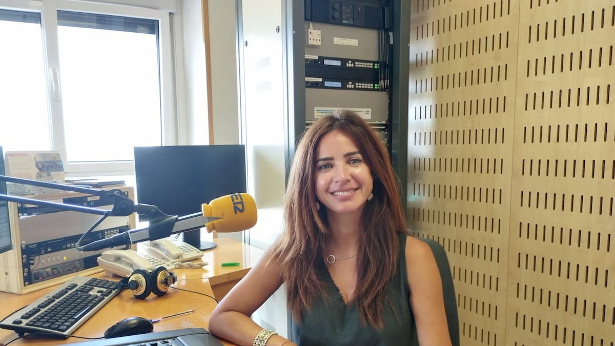 Paula Prendes visita los estudios de SER Gijón
