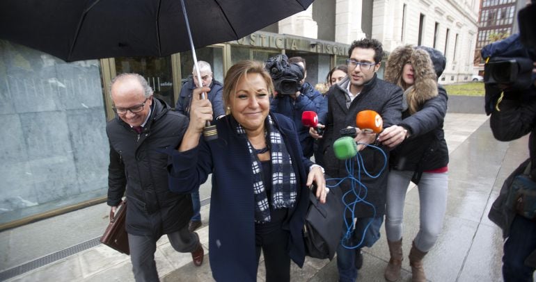 Rosa Valdeón, tras declarar en la sede del Tribunal Superior de Justicia de Castilla y León en Burgos