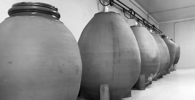 Bodegas de barro de las bodegas 'La Niña de Cuenca'.