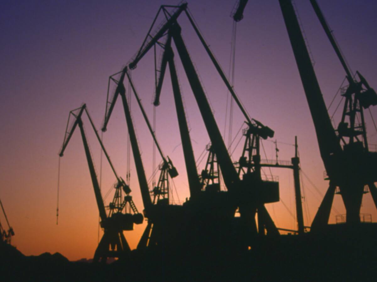 La Autoridad Portuaria de A Coruña quiere que las grúas se queden en los muelles urbanos