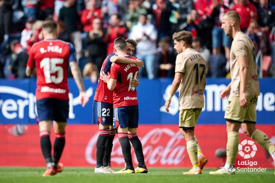 Alegría de Osasuna que contrasta con la decepción rojiblanca.