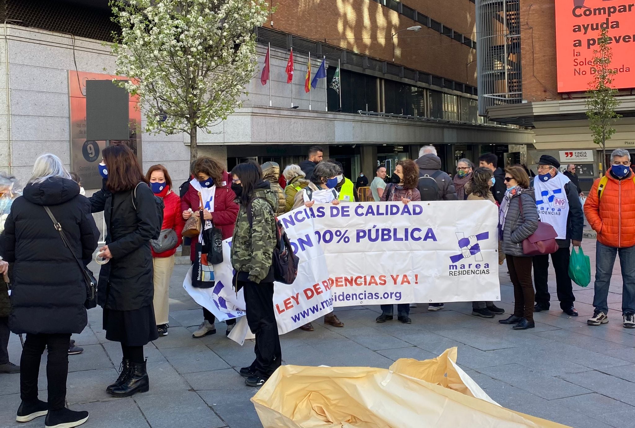 Familiares de personas que fallecieron en residencias durante la primera ola de la pandemia se concentran en Callao