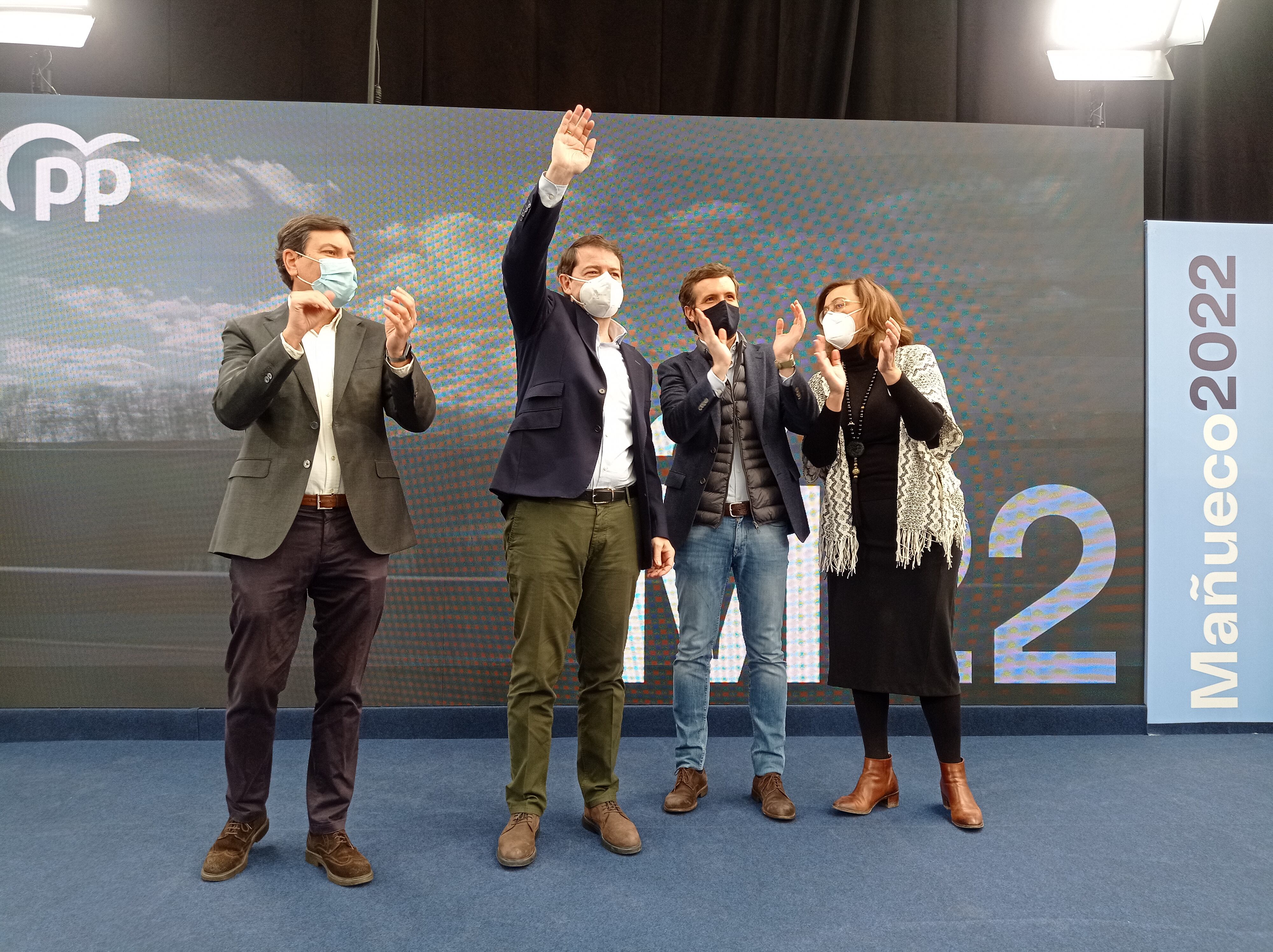 Carlos Fernández Carriedo, Alfonso Fernández Mañueco, Pablo Casado y Ángeles Armisén en el acto central de campaña del PP en Palencia