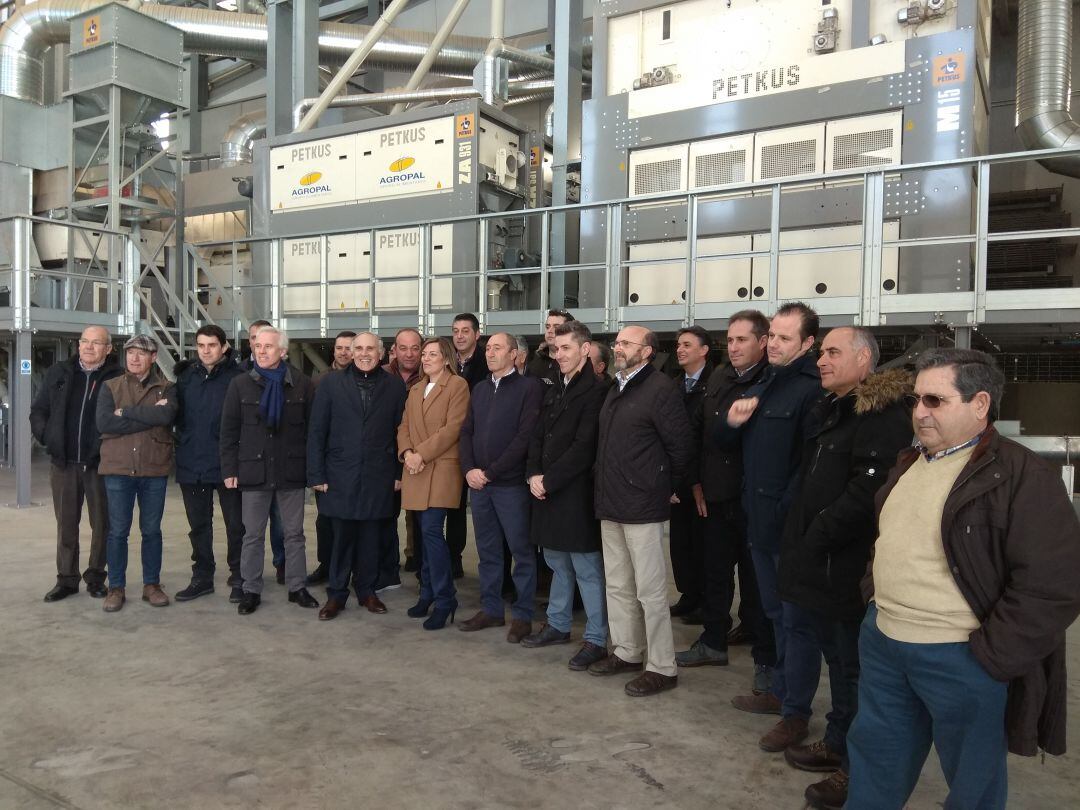 La consejera de agricultura visita el centro que Agropal tiene en Magaz