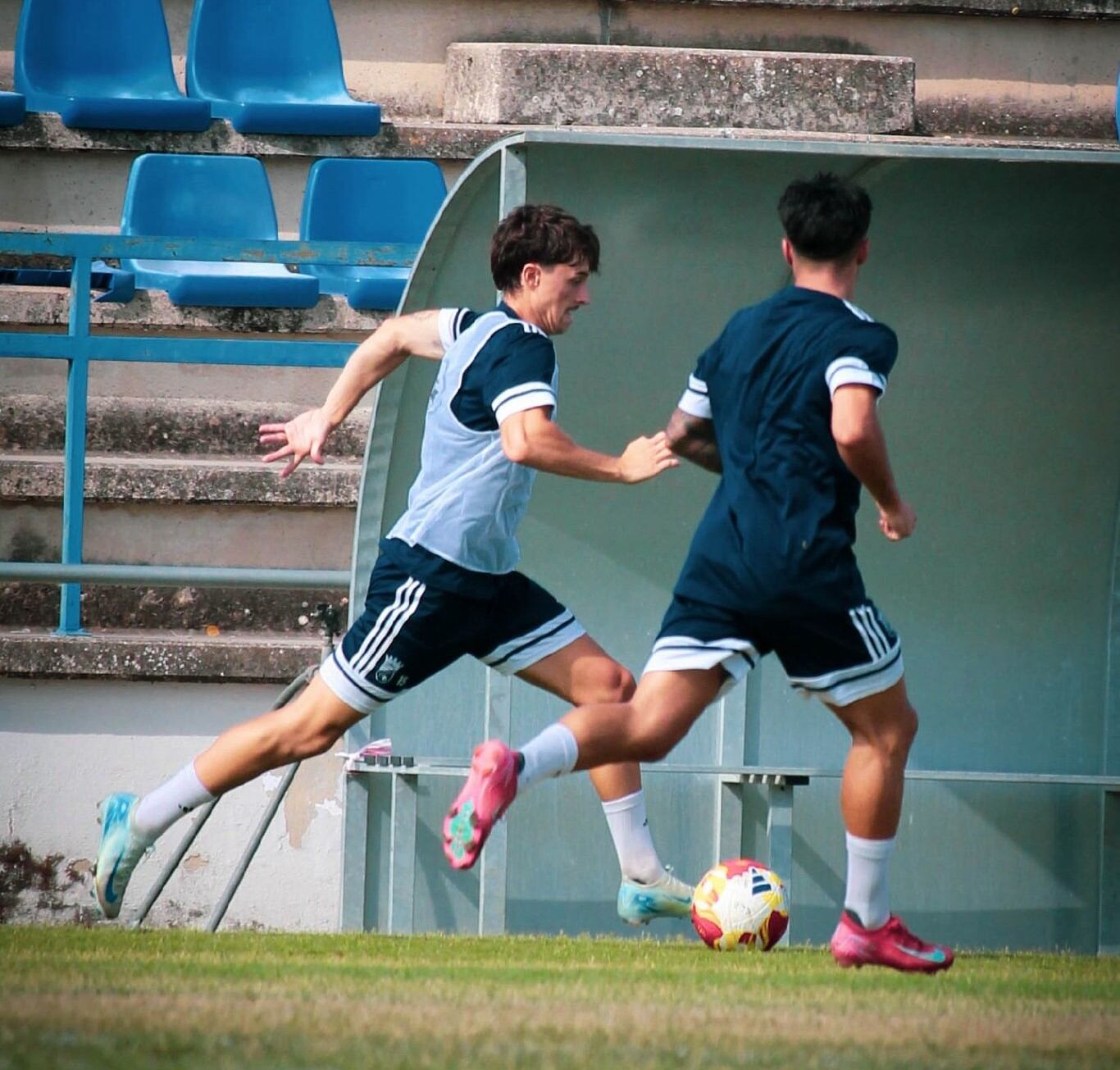 Leo Vázquez durante un entrenamiento en el Pedro Garrido