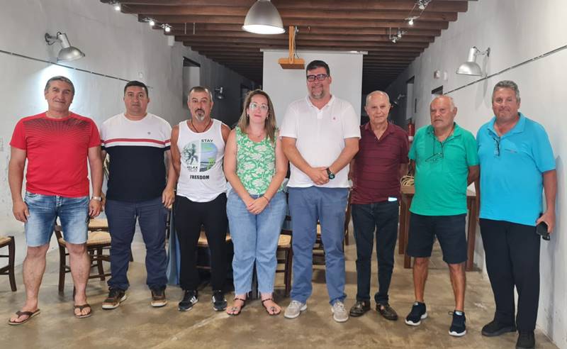 Autoridades municipales y directivos del San Bartolomé CF.