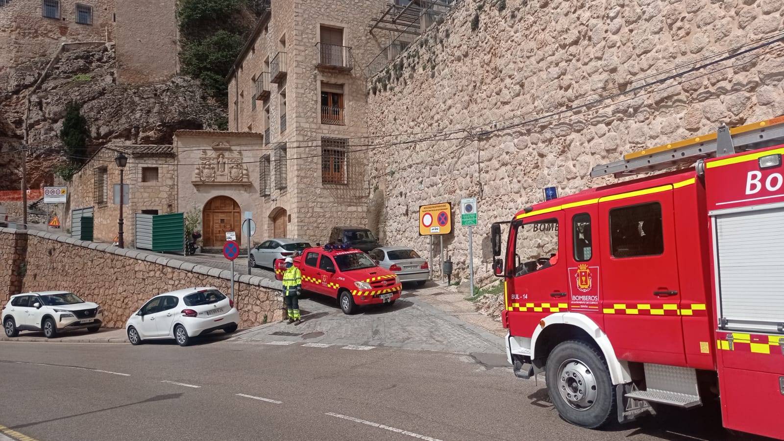 Los Bomberos en la zona donde se ha producido el accidente