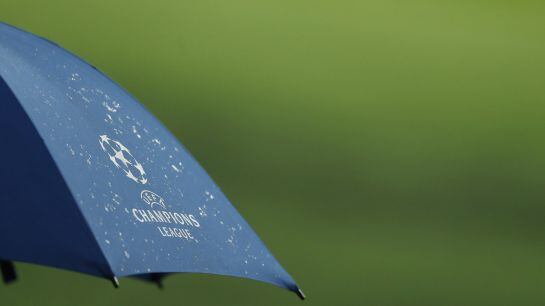 Britain Football Soccer - Borussia Monchengladbach Training - Etihad Stadium, Manchester, England - 12/9/16 Champions League umbrella Action Images via Reuters / Carl Recine Livepic EDITORIAL USE ONLY.