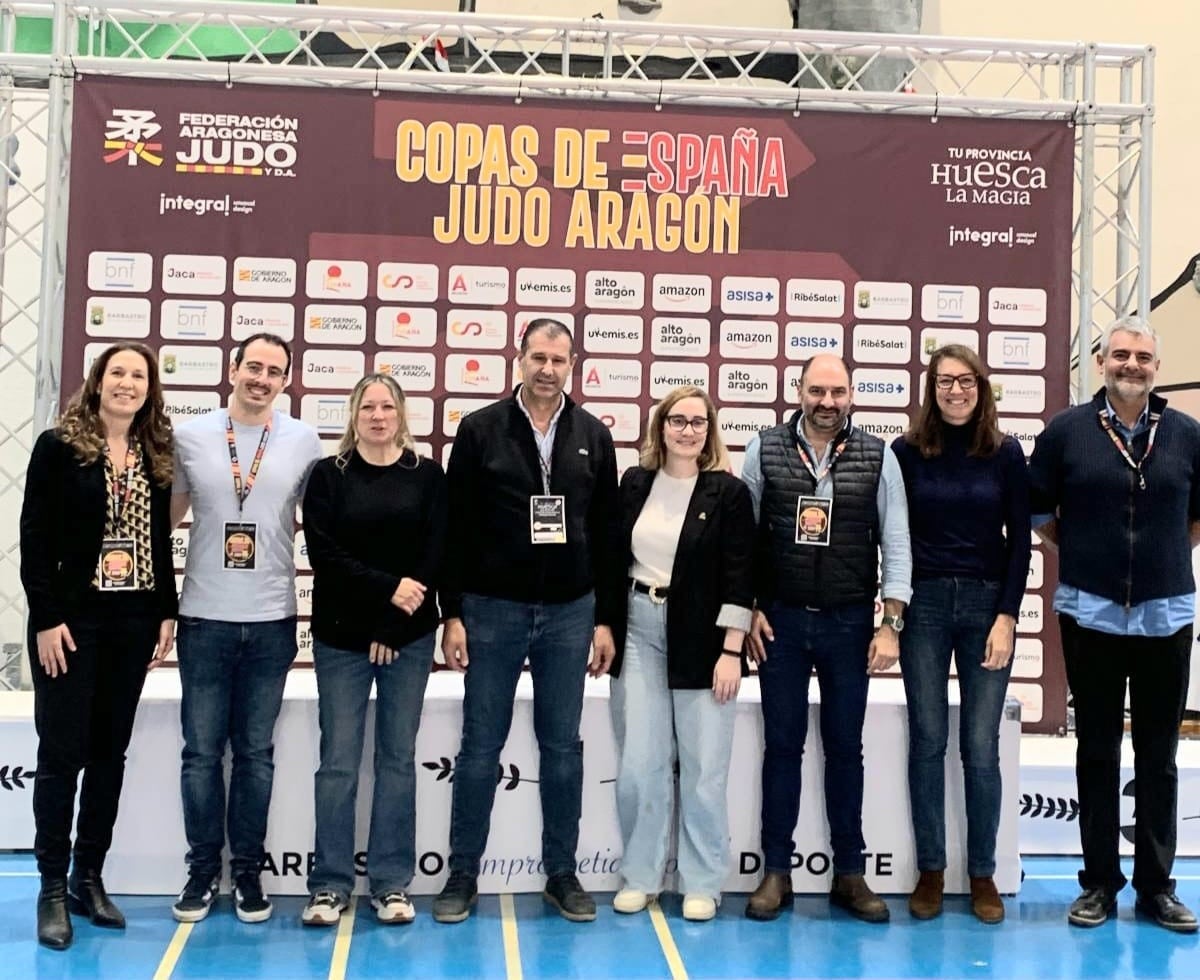 Autoridades asistentes en Barbastro a la Copa de España