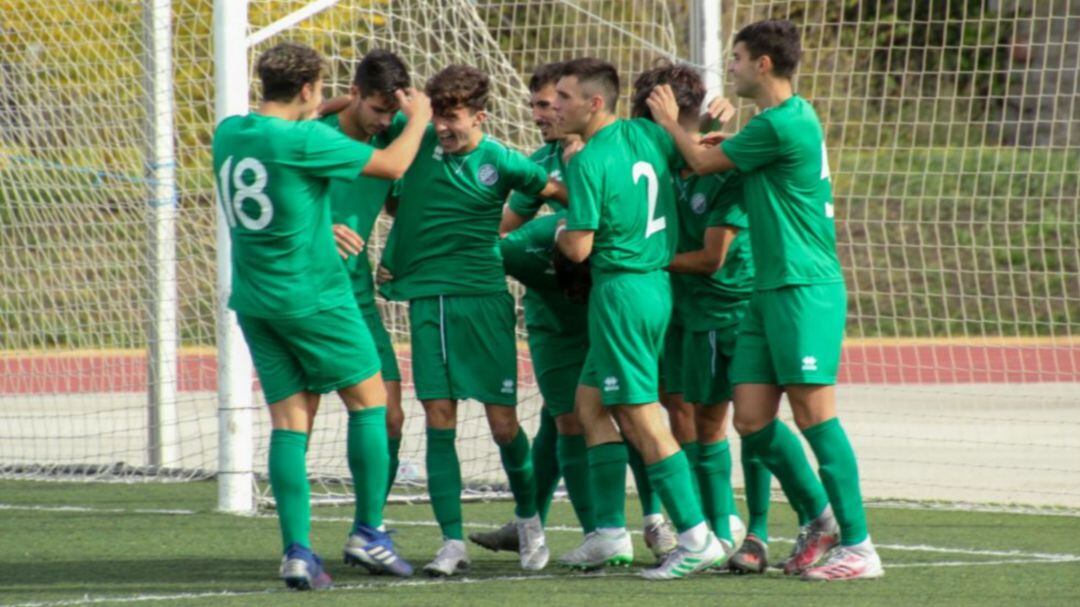 Jugadores del Xerez DFC B celebrando uno de los goles en Villamartin