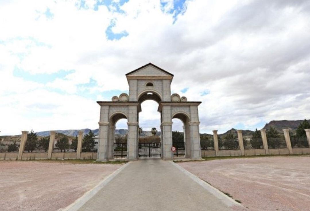 El cementerio municipal Virgen de los Dolores (Elda) aumenta su capacidad en 114 nichos