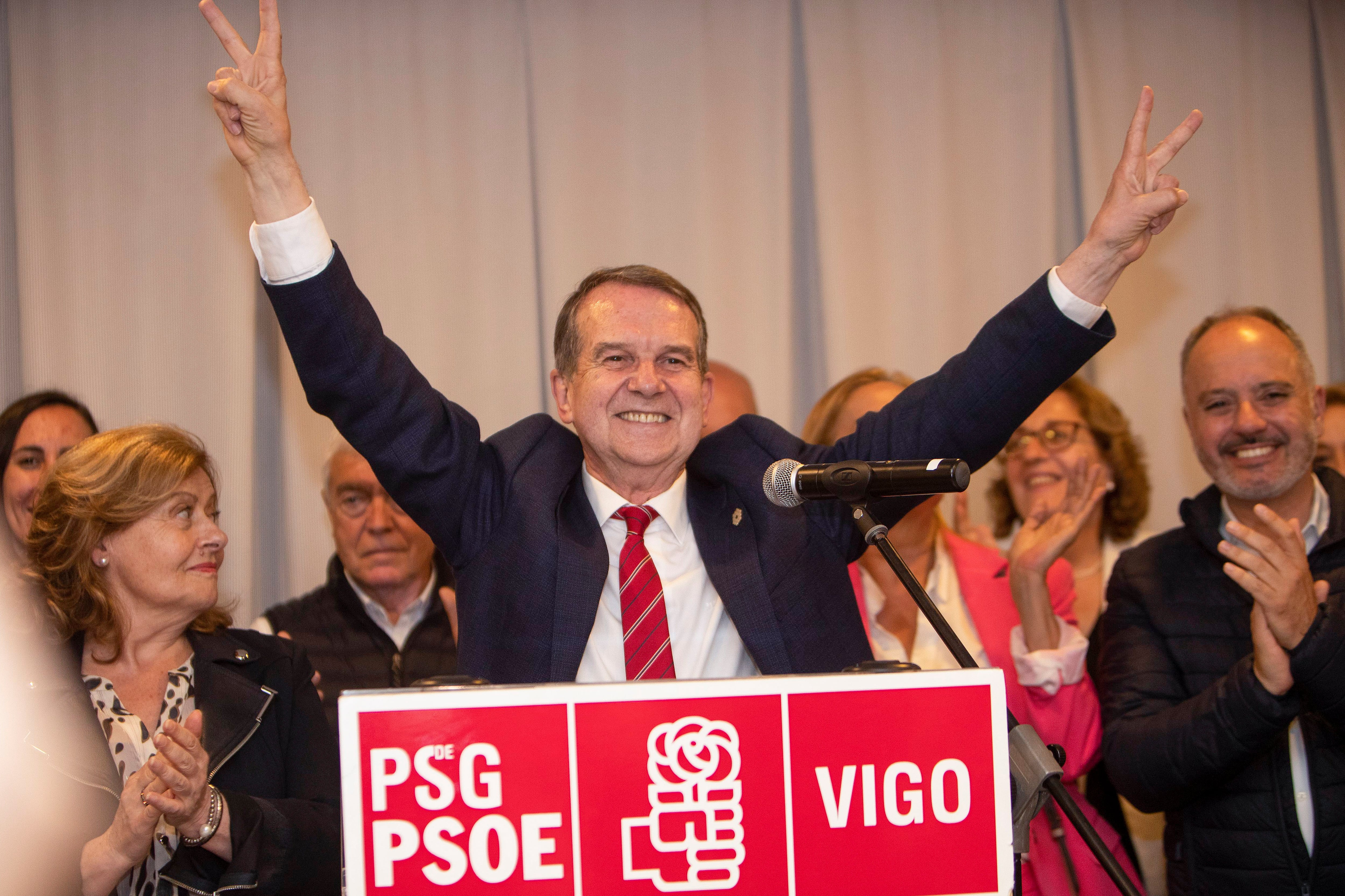 Vigo (Pontevedra), 28/05/2023.- El alcalde de Vigo, Abel Caballero, durante su comparecencia tras conocerse los resultados en las elecciones celebradas hoy Domingo. EFE / Salvador Sas.
