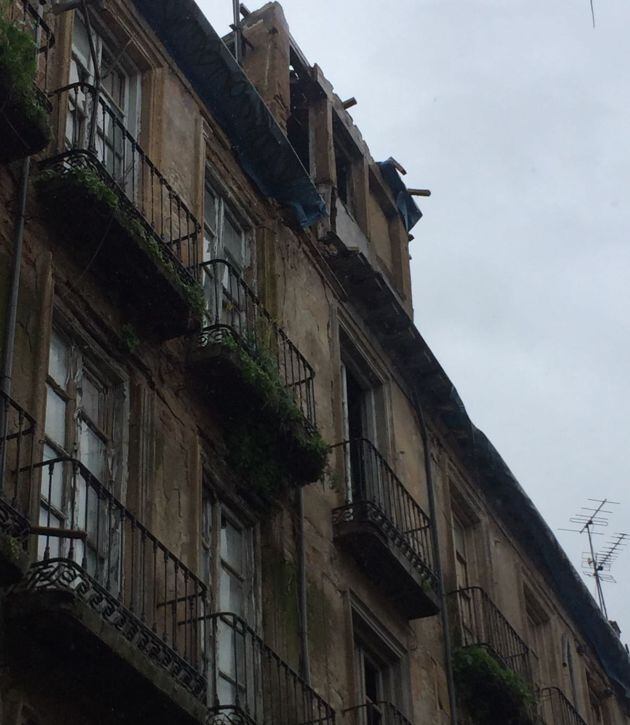 Desprendimiento de cornisa en Calle Elvira de Granada