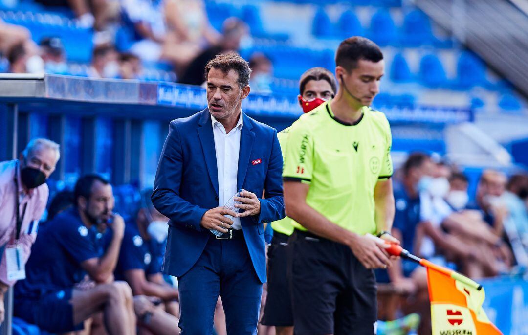 .Luis Garcia PLaza, coach of RCD Mallorca, looks on during the Spanish league, La Liga Santander, football match played between Deportivo Alaves and RCD Mallorca at Mendizorroza stadium on August 21, 2021 in Vitoria, Spain. AFP7 