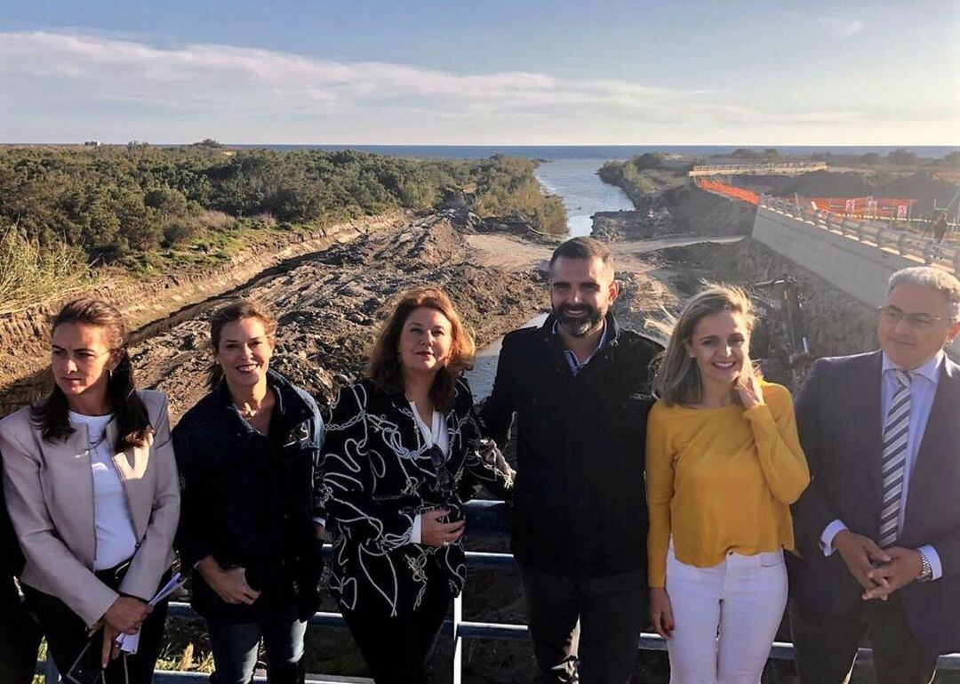La consejera de Agricultura, Carmen Crespo, visita la zona afectada.