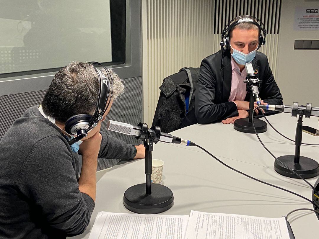 El secretario general del PSOE-M, Juan Lobato durante su entrevista en La Ventana de Madrid