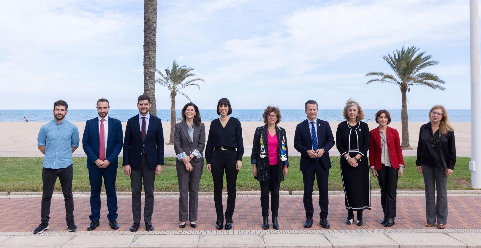 La ministra Diana Morant, junto al alcalde y los representantes de las comunidades autónomas.