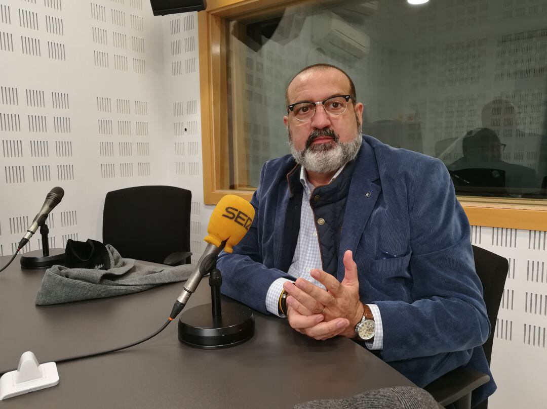 El alcalde de Torrejón de Velasco, Esteban Bravo, ha pasado por los estudios de Cadena SER Madrid Sur para hablar de los proyectos en su localidad para 2022.