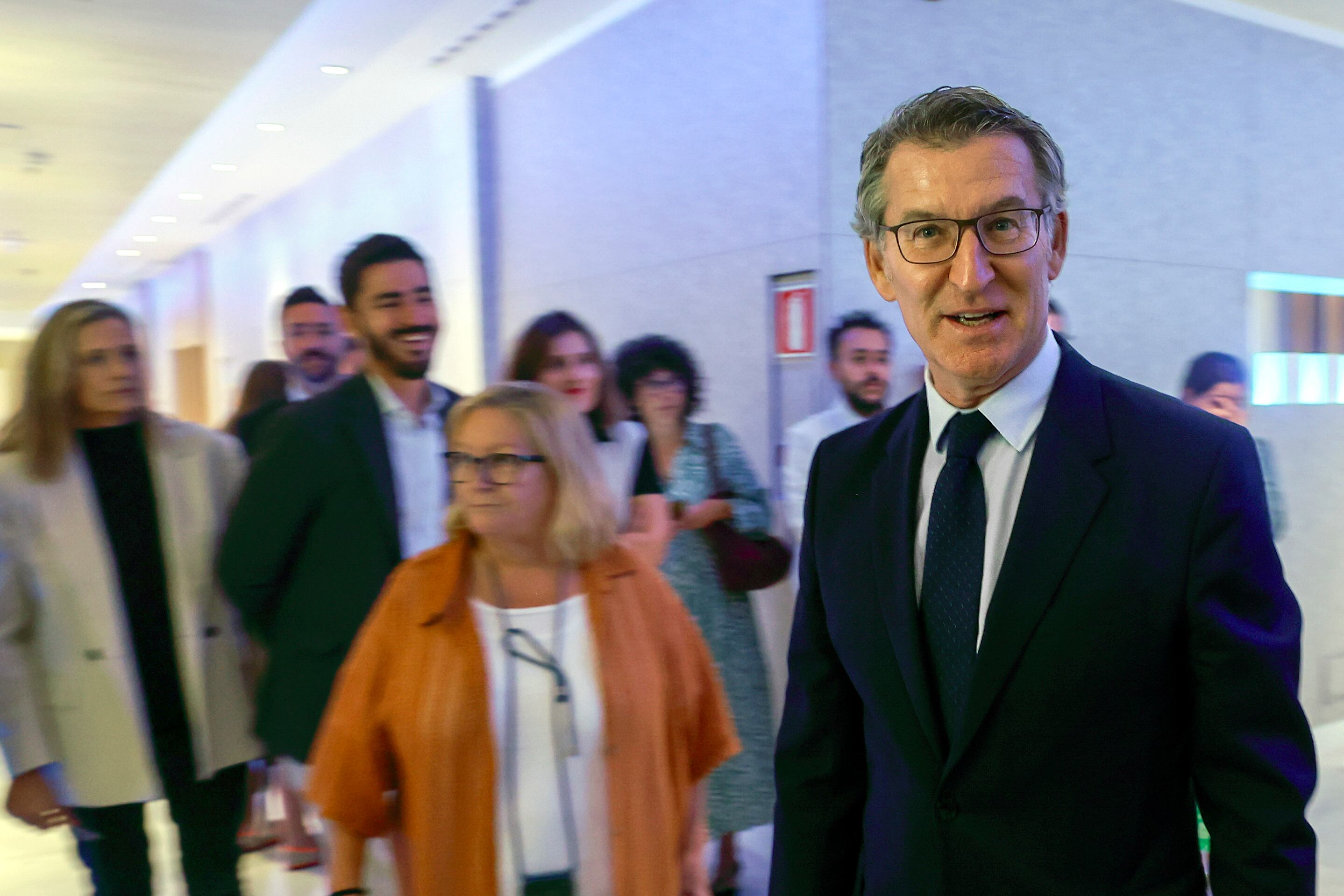 El líder del PP, Alberto Núñez Feijóo a su llegada al Comité Ejecutivo Nacional de la formación, este lunes en Madrid. EFE/ Javier Lizon