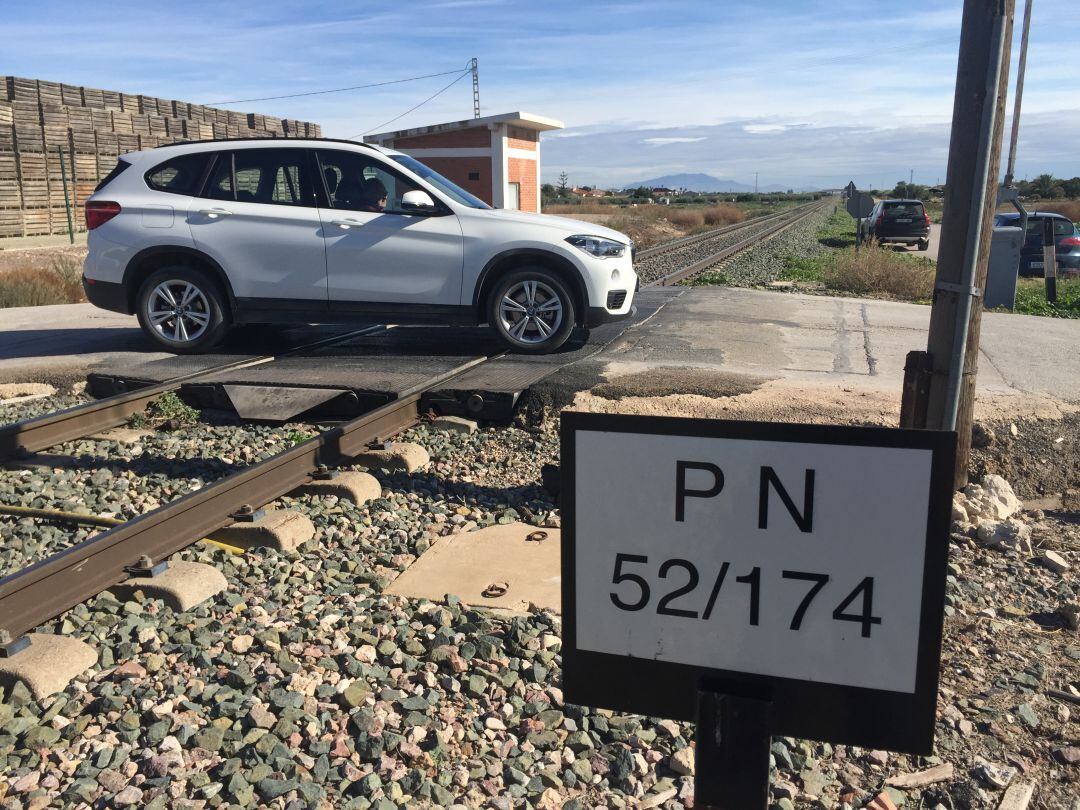 Paso de la línea de ferrocarril en Villaespesa