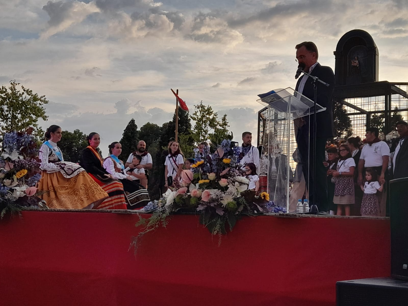 Fernando Berzosa en Ofrenda de flores fiestas Aranda 2023