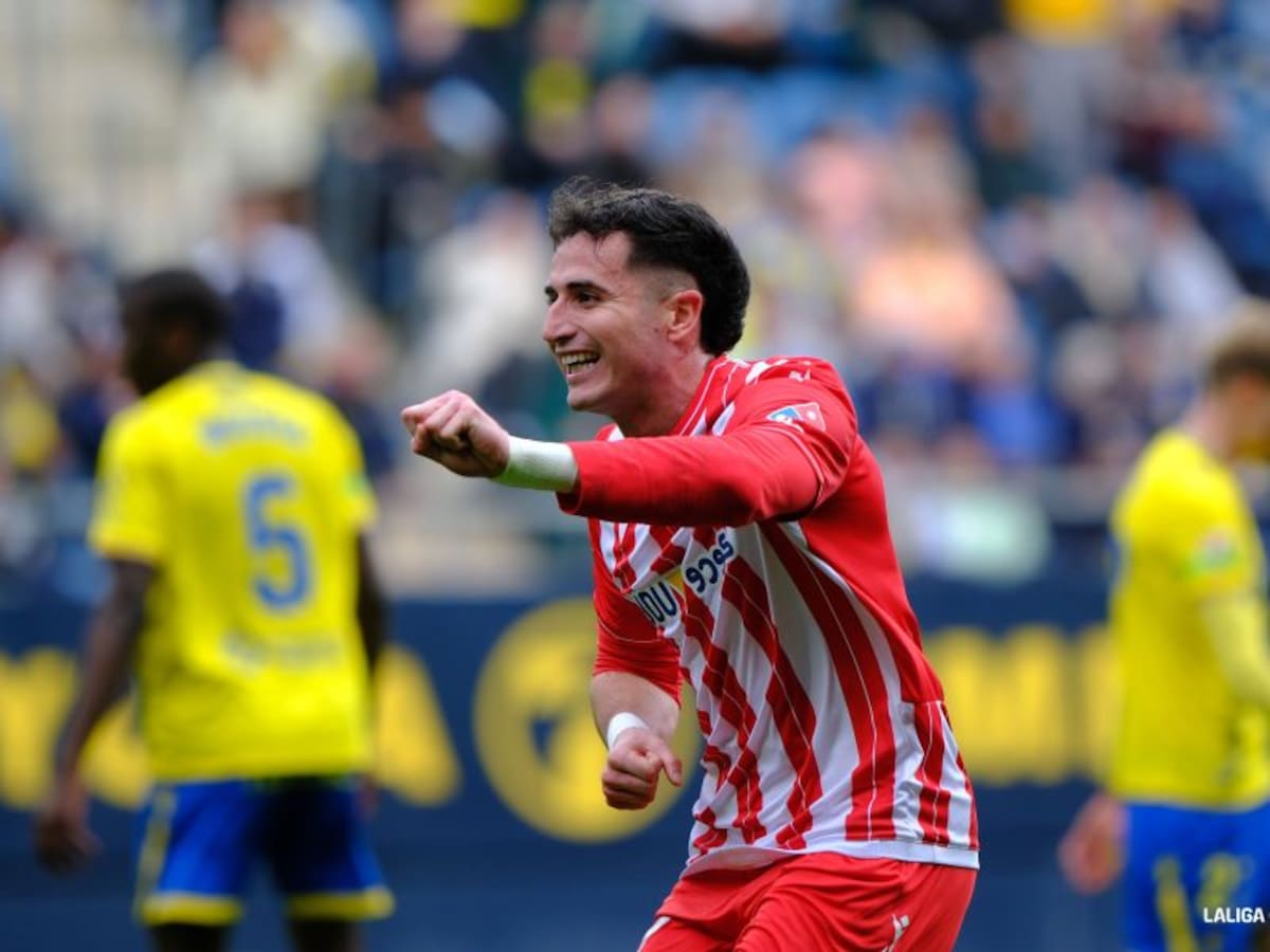 Morcillo, el Maradona de Cádiz vuelve a encender al Almería