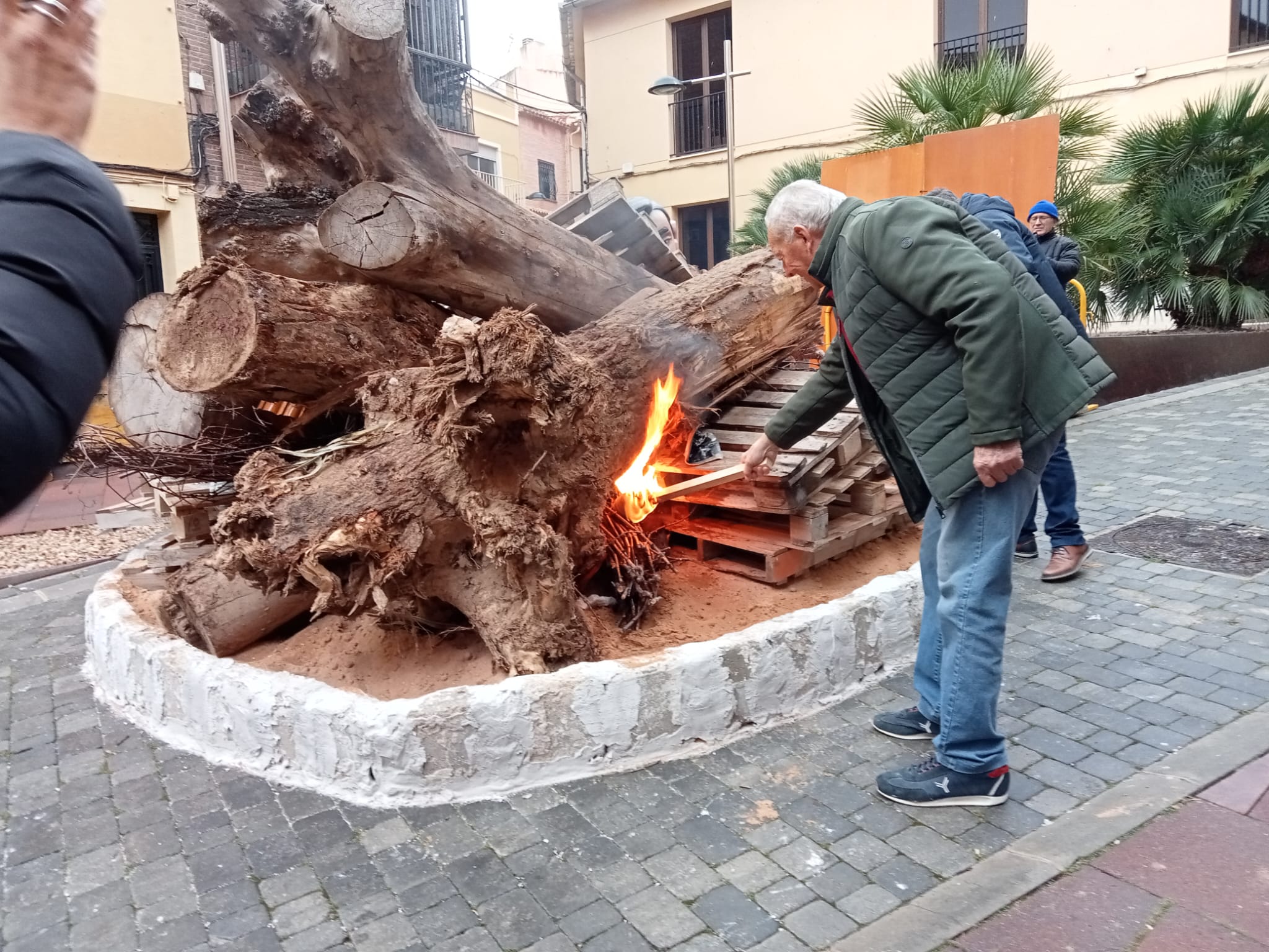 Encendido de la hoguera de San Antón