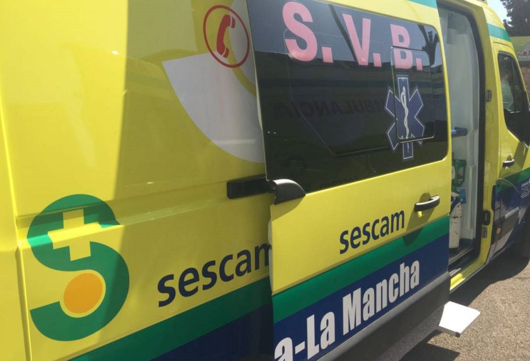 El herido ha sido trasladado en una ambulancia al Virgen de la Luz