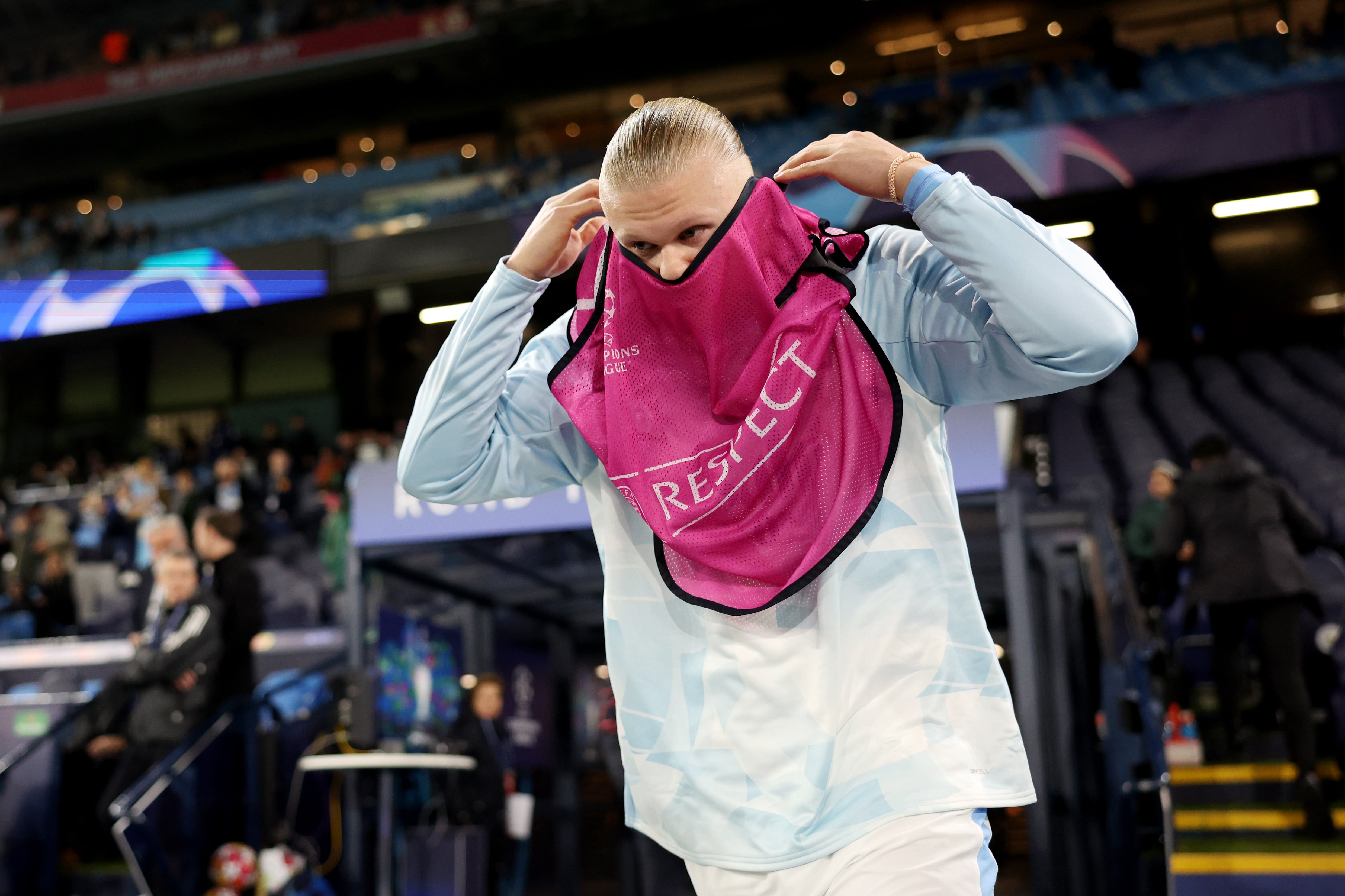 Erling Haaland, calentando antes del partido de Champions League entre el Manchester City y el Copenhague