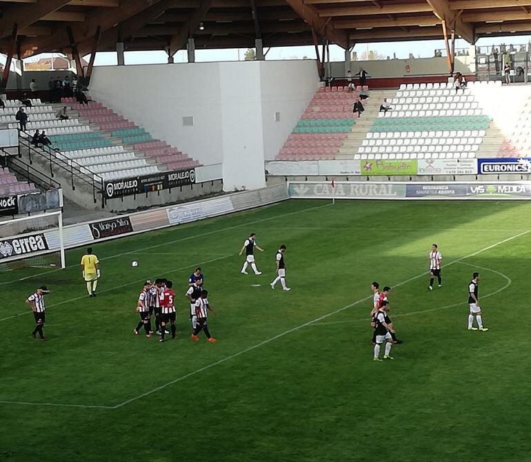 Los rojiblancos celebran uno de sus goles