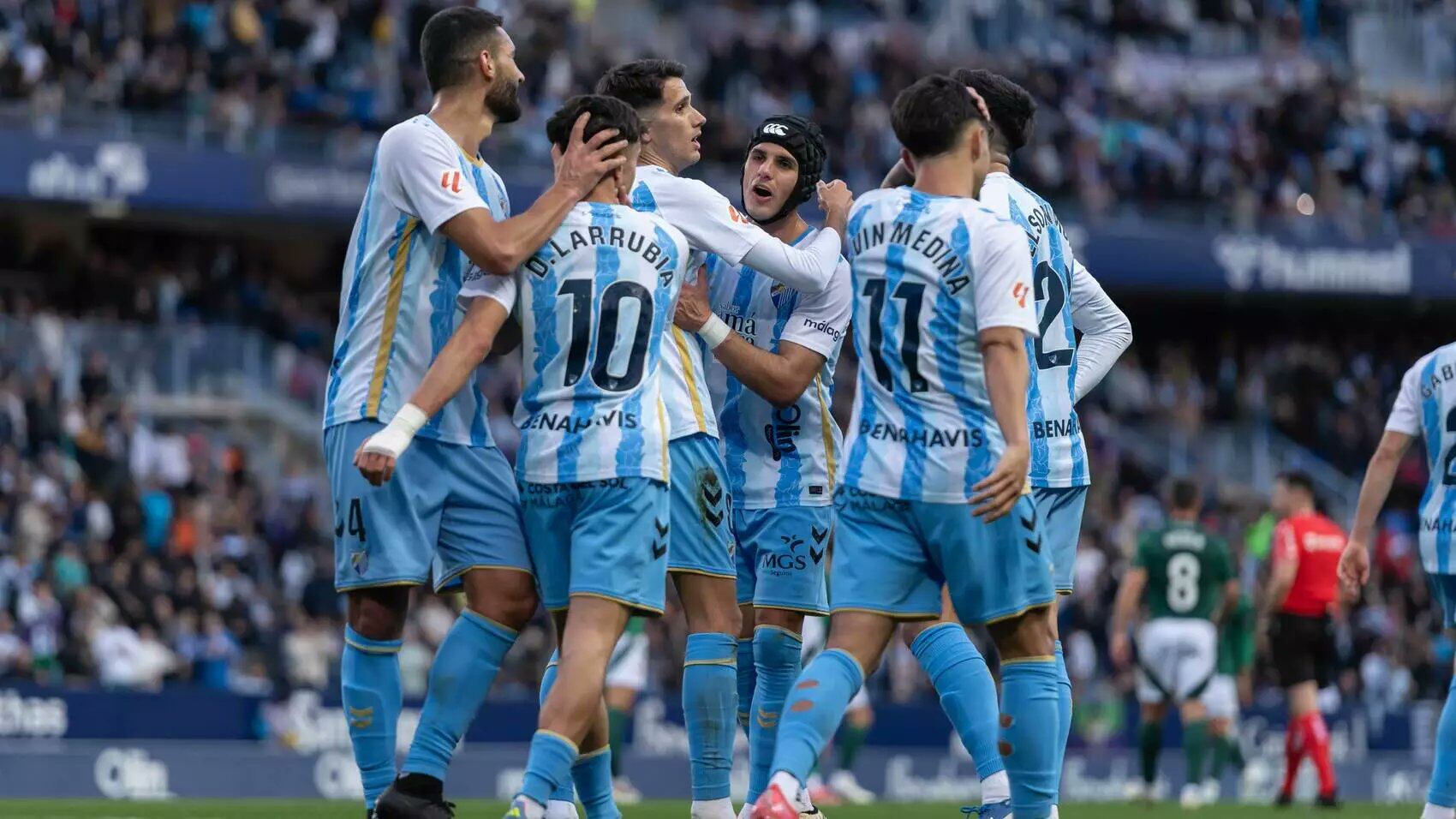 Los jugadores del Málaga celebrando un gol, donde se encuentra el centrocampista Luismi Sánchez
