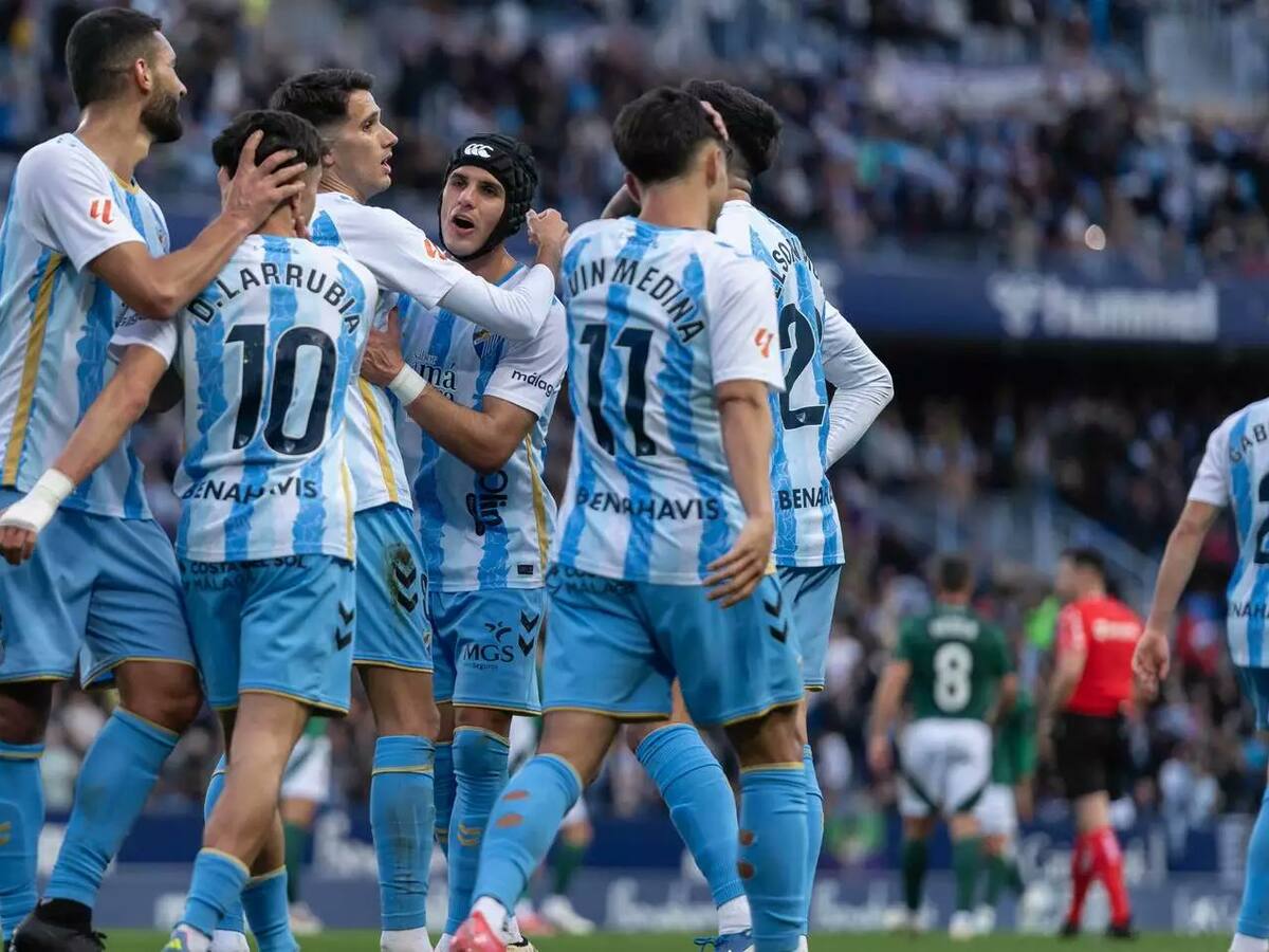 El centrocampista del Málaga Luismi Sánchez para por precaución
