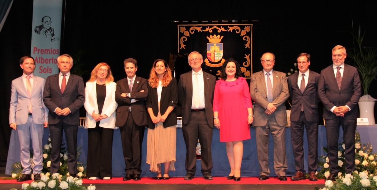 Foto de familia de la entrega de los Premios Alberto Sols 2023