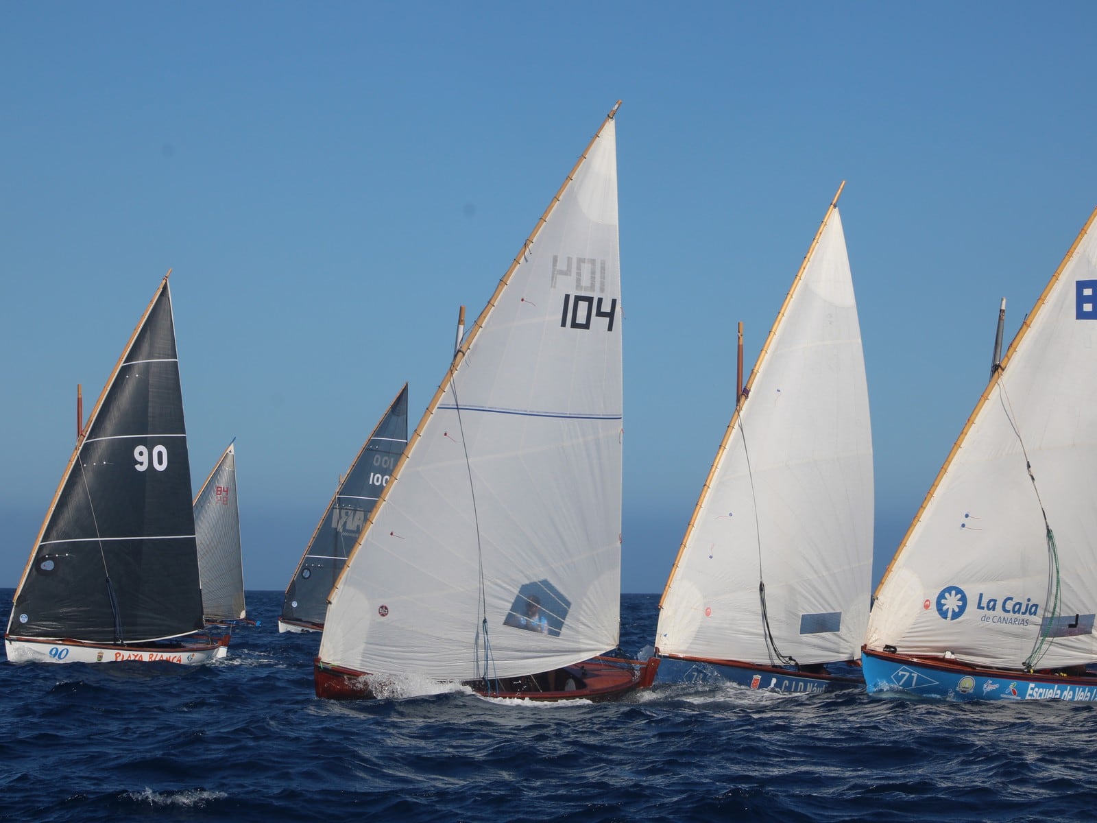 Barquillos participantes en la regata.