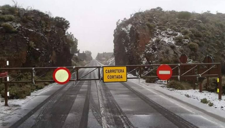 Carretera al Teide cortada