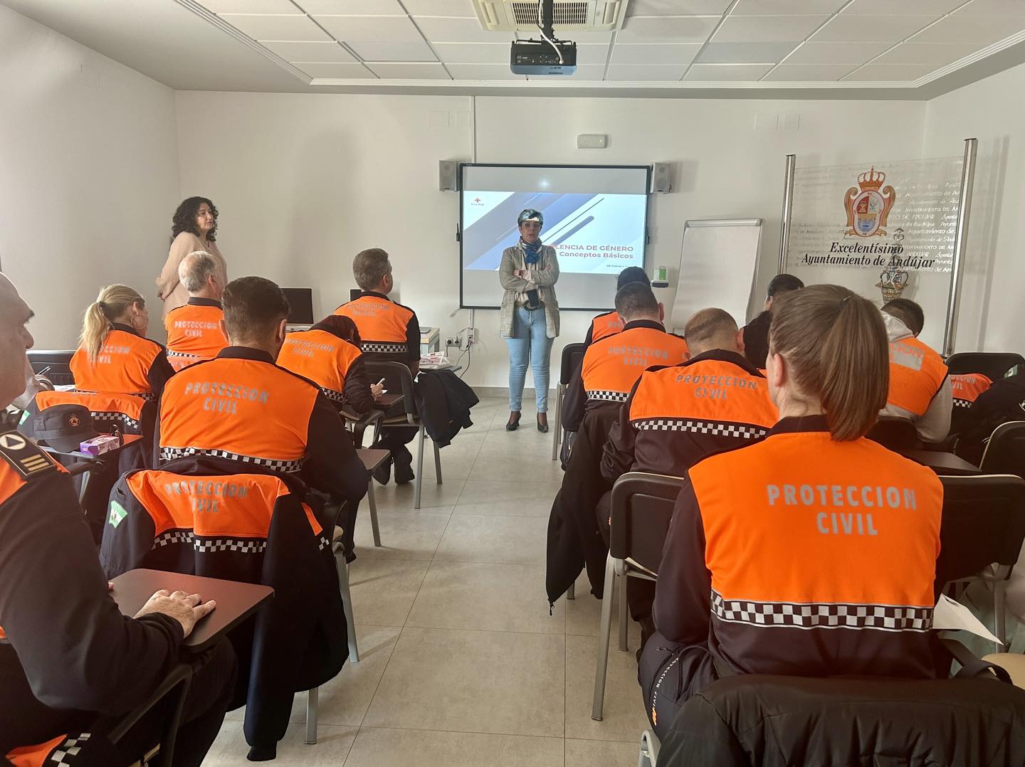 Voluntarios de Protección Civil participan en una formación de violencia de género