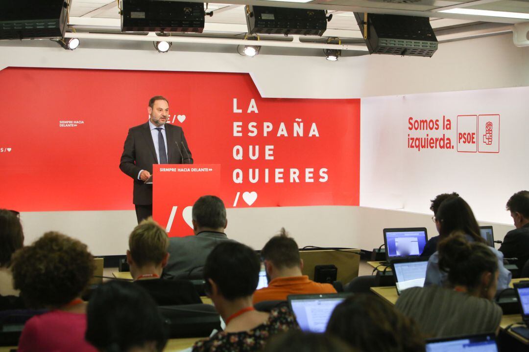 El secretario de Organización del PSOE, José Luis Ábalos, ofrece una rueda de prensa tras la reunión de la Ejecutiva del PSOE un día después de las elecciones del 26M.