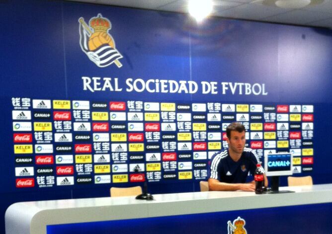 Agirretxe atiende a los medios en Zubieta este mediodía.