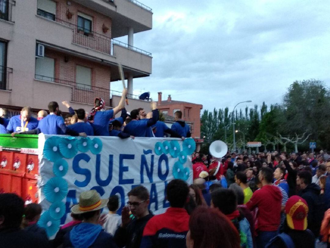 Celebración del Club Balonmano Nava