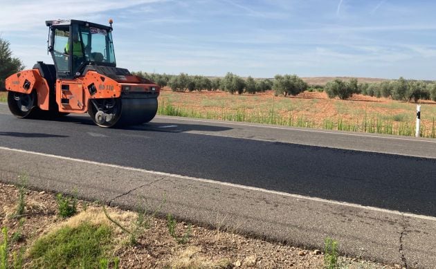 Imagen de los trabajos de asfaltado