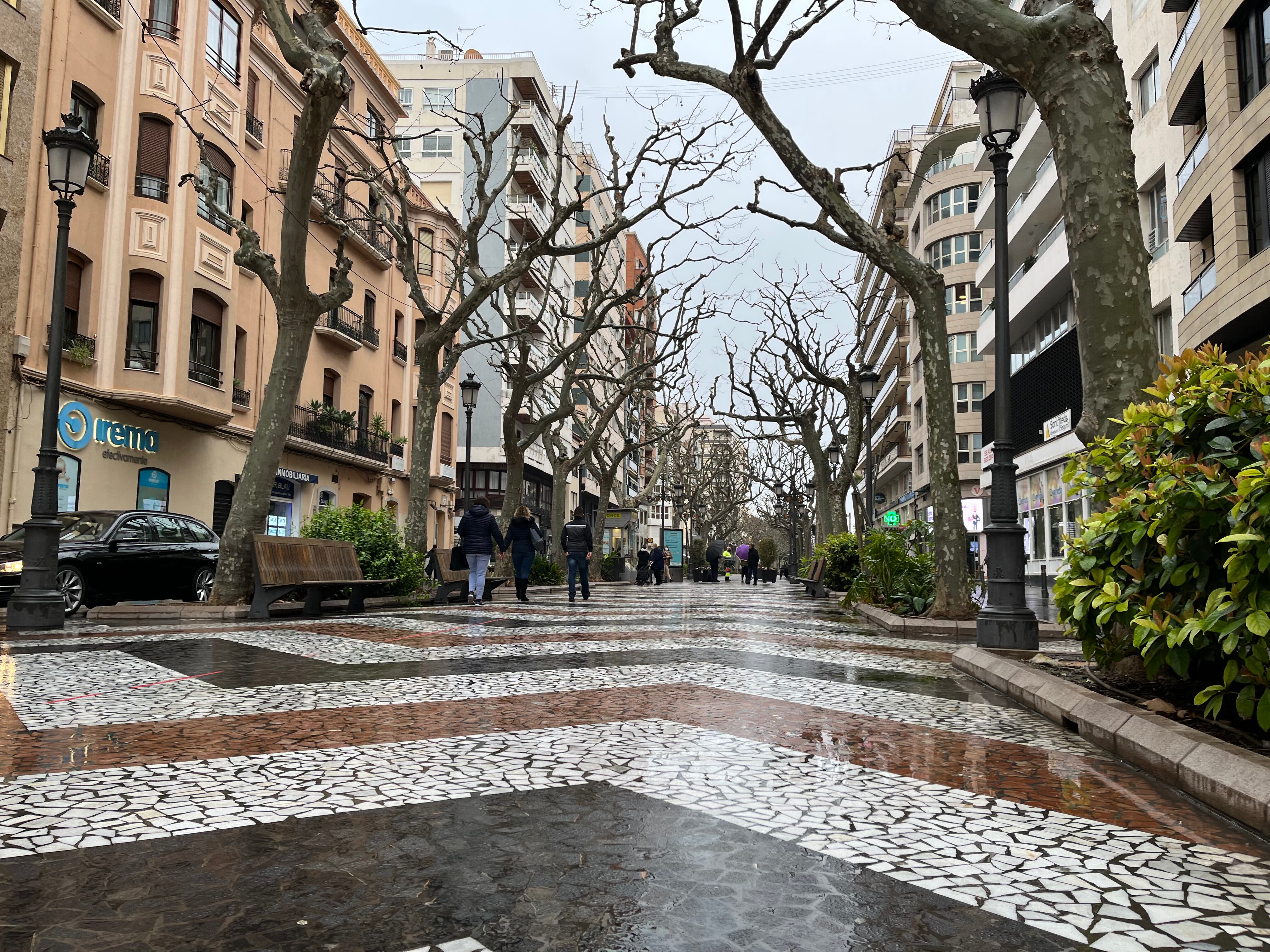 Lluvia en el Passeig de les Germanies de Gandia