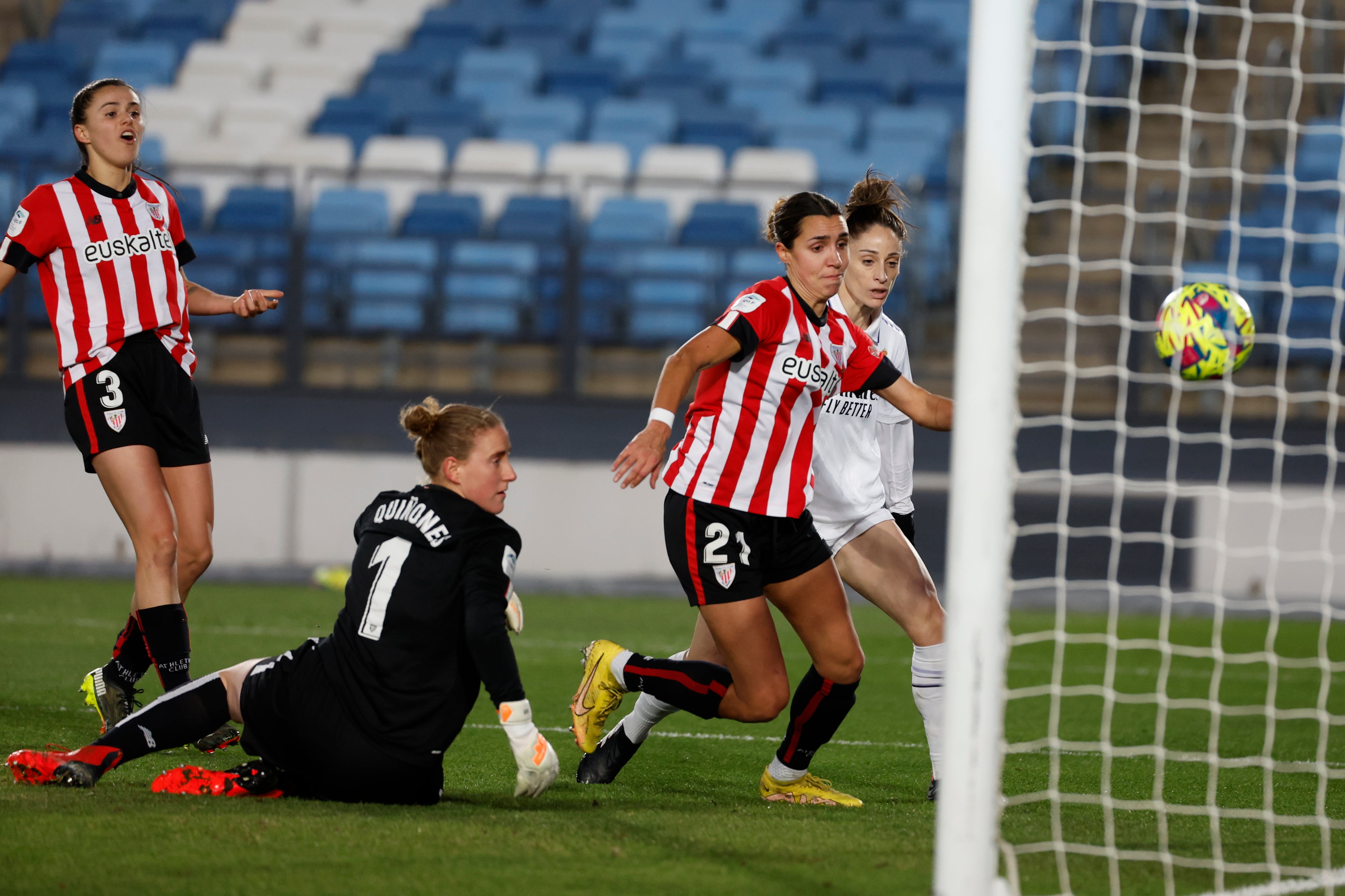 Bibiane Schulze durante un partido con el Athletic